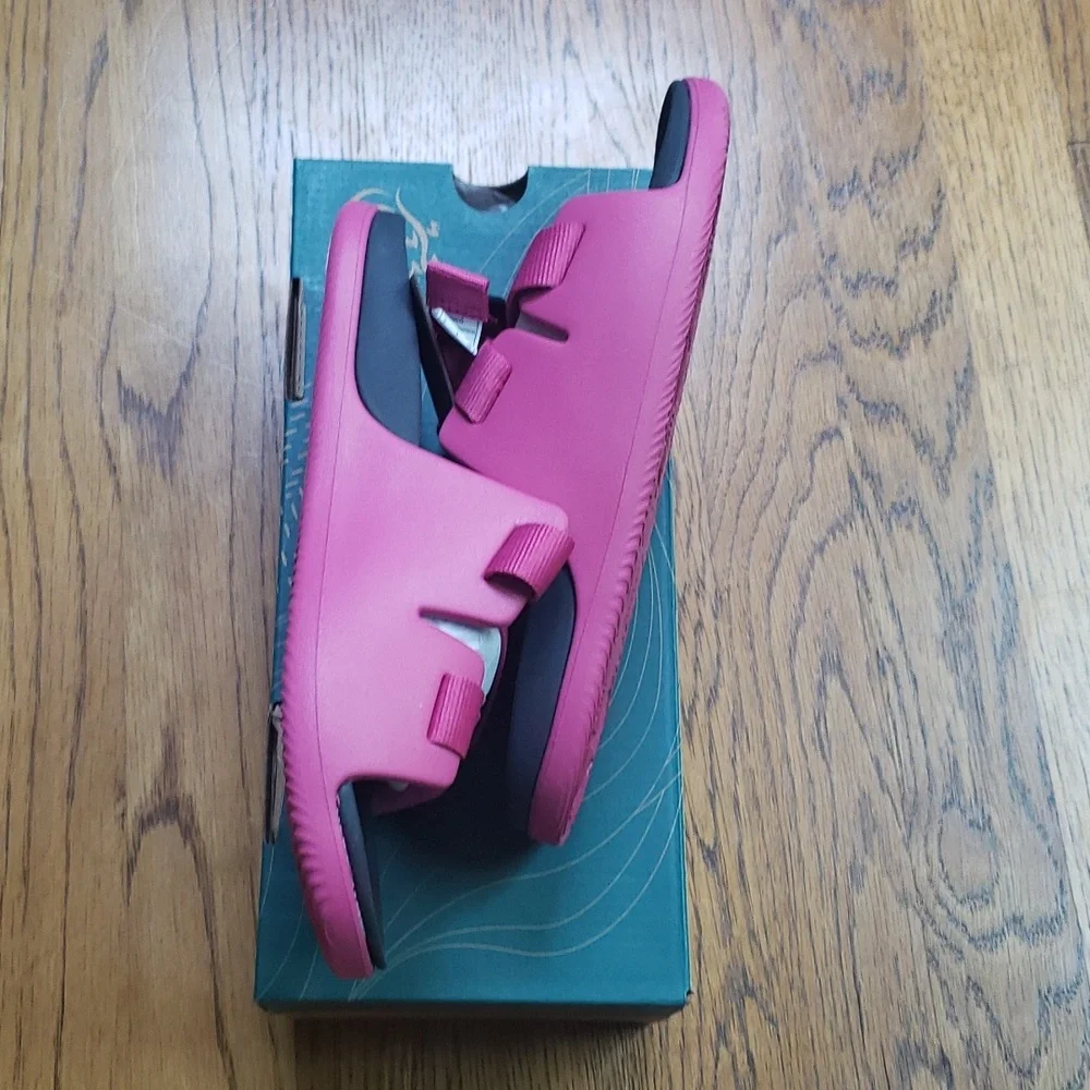 NIB Chaco Chillos Slide Sandal In Magenta Kids Size 5